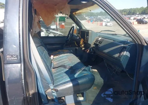 1989 GMC Sierra C2500 z USA, uszkodzony, nr VIN 1GTFC24K5KE551765